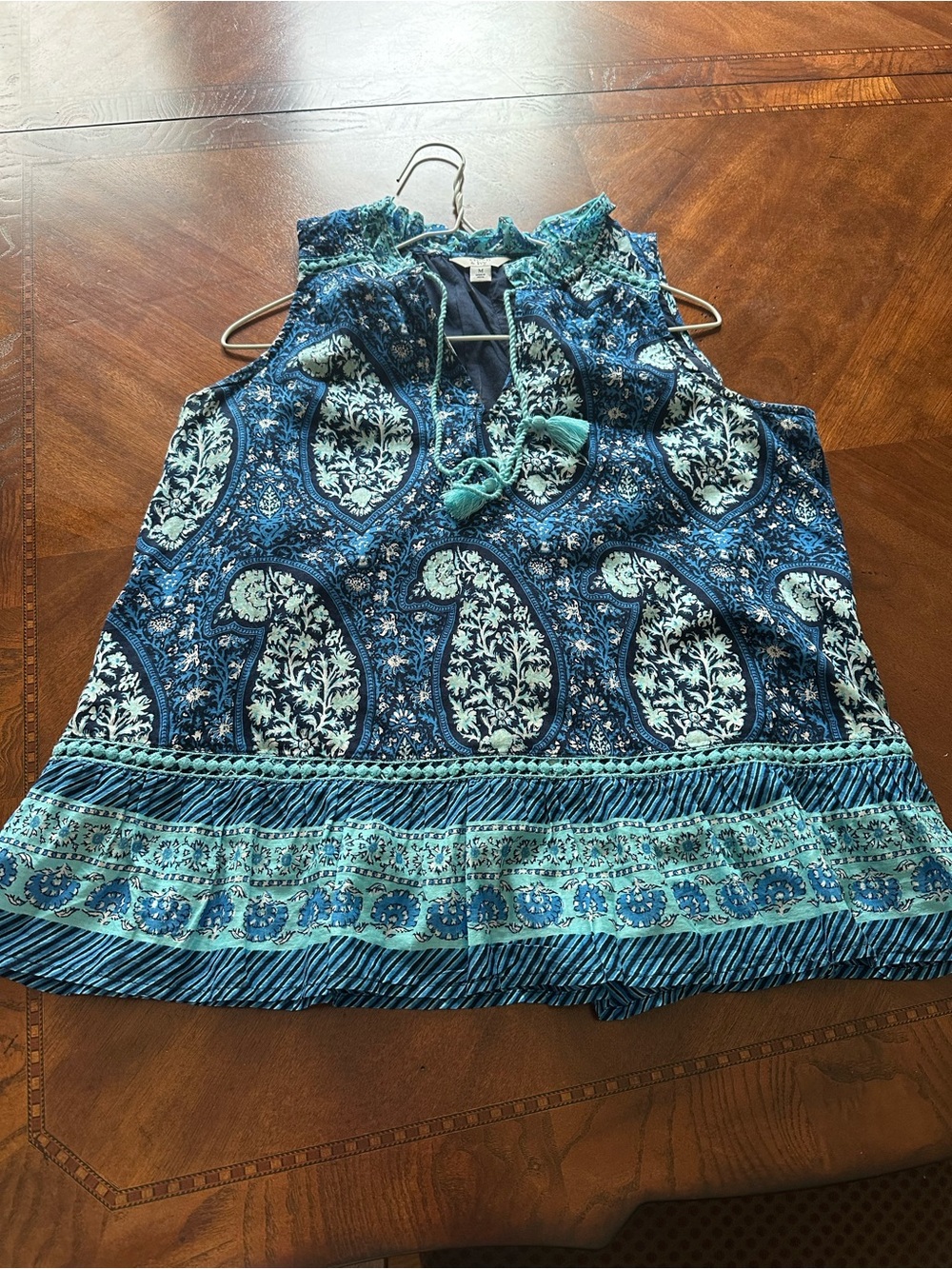 crown & ivy Blue Paisley Tie-Neck Sleeveless Camisole